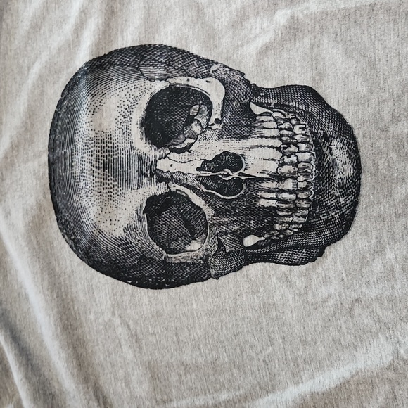 Skull tshirt in Large - Picture 2 of 3